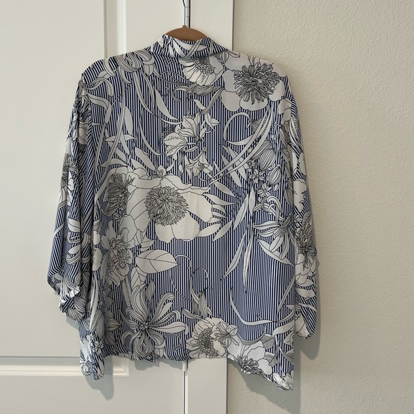 Anthropologie Akemi & Kin Savannah Floral Kimono - Picture 5 of 7